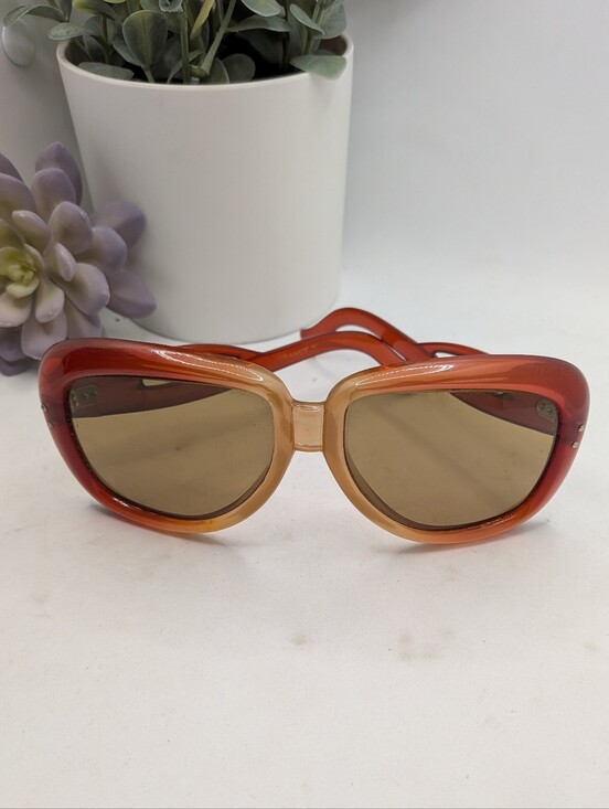 ​Vintage 1970s Tura France Oversized Butterfly Sunglasses Brown Ombre Cutout main image 4